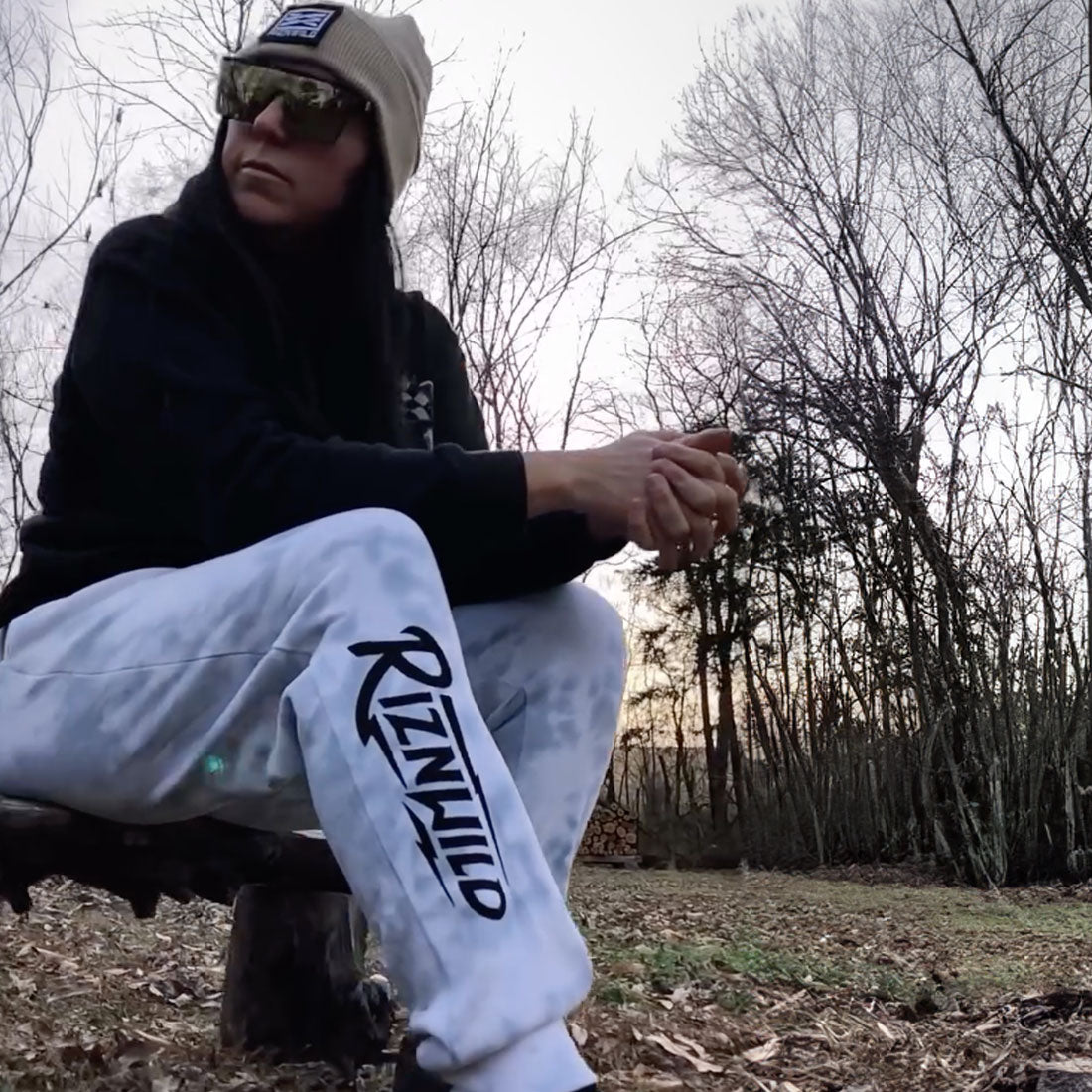 Woman wearing RIZNWILD Voltage women’s joggers outdoors