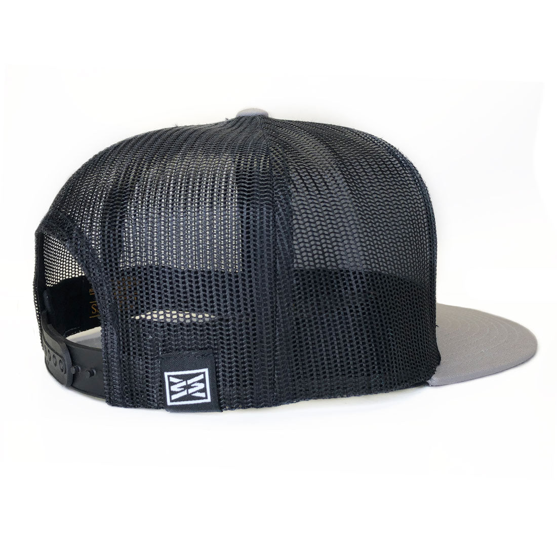 STORM FLAT BILL TRUCKER HAT IN SILVER/BLACK