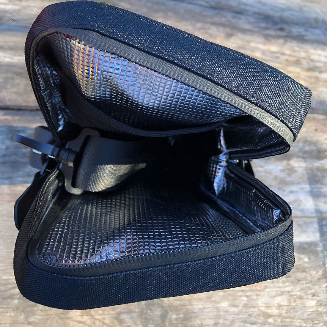 Basic Gimme Cooler in Black