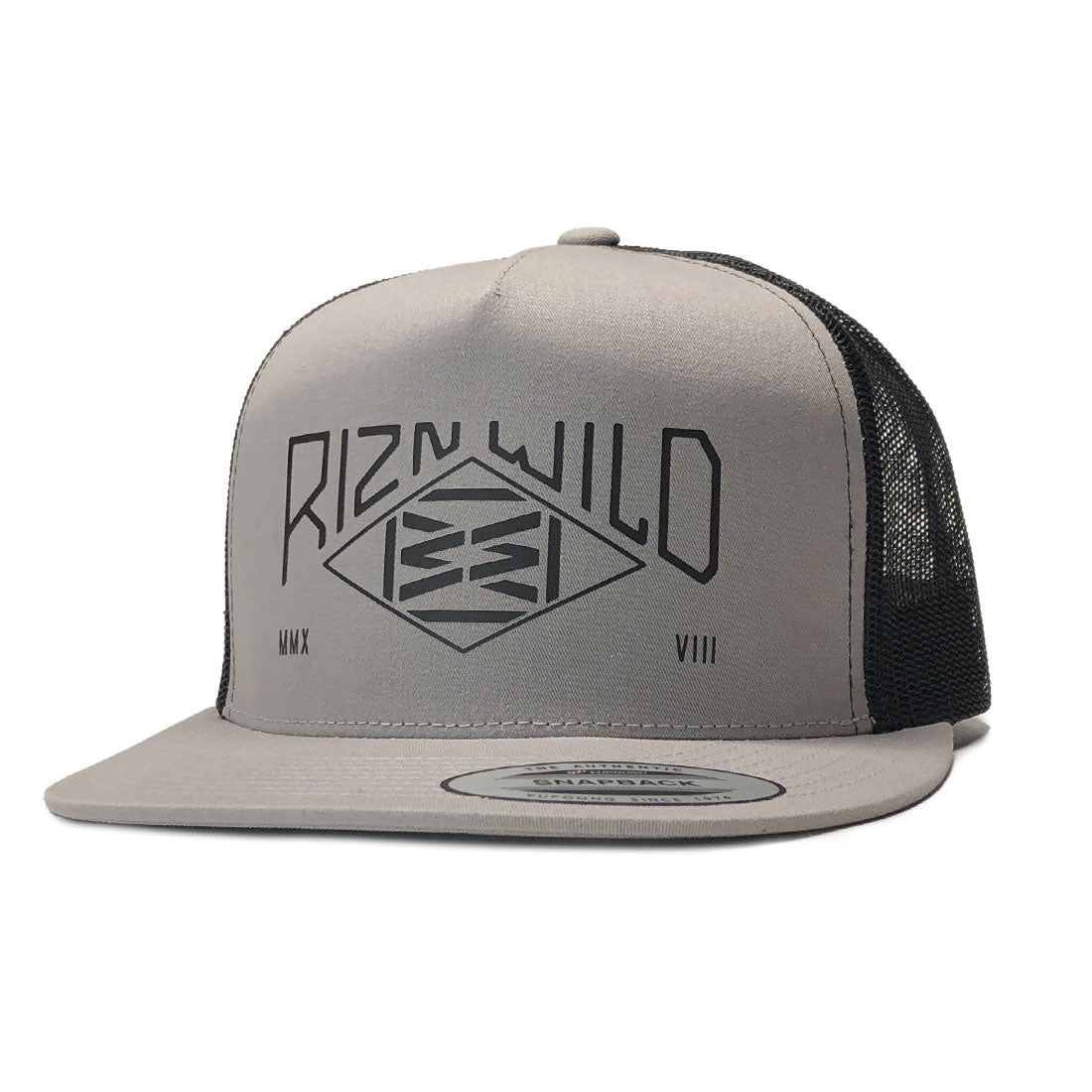 RANGE FLAT BILL TRUCKER HAT IN SILVER/BLACK