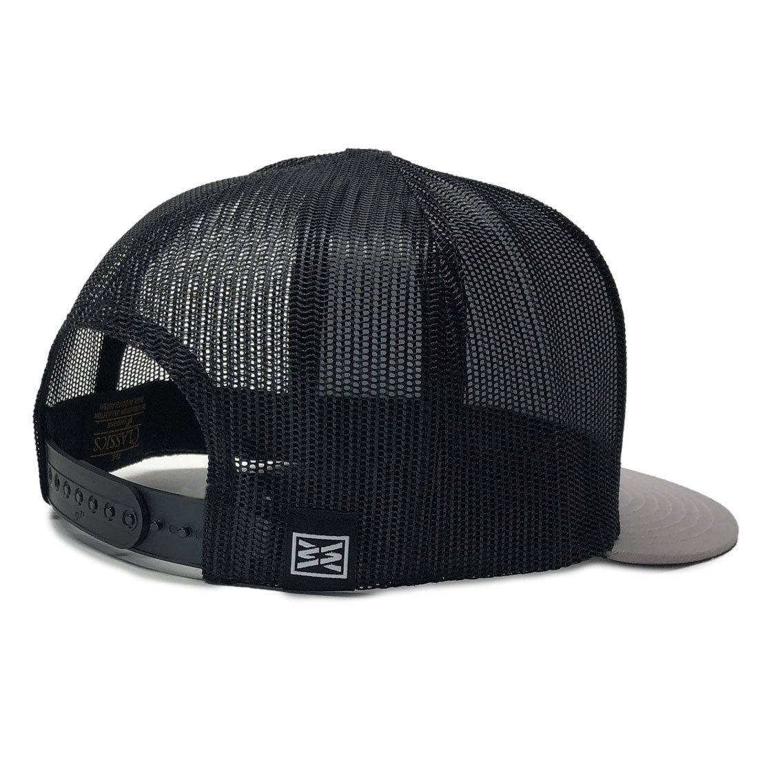 RANGE FLAT BILL TRUCKER HAT IN SILVER/BLACK